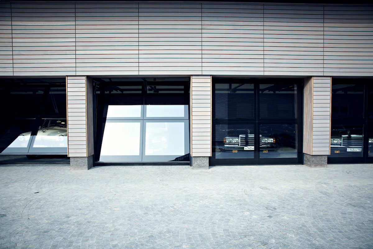 garage mit glastor